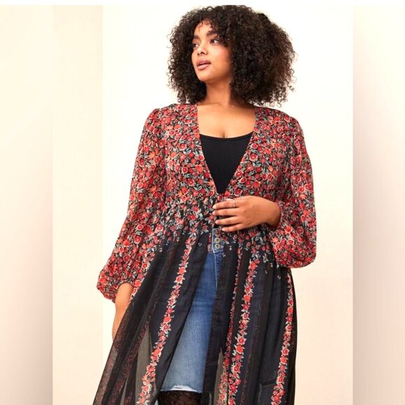 TORRID Tops - NWT TORRID Flowy Layering Piece/Kimono Size 4x - Stunning!